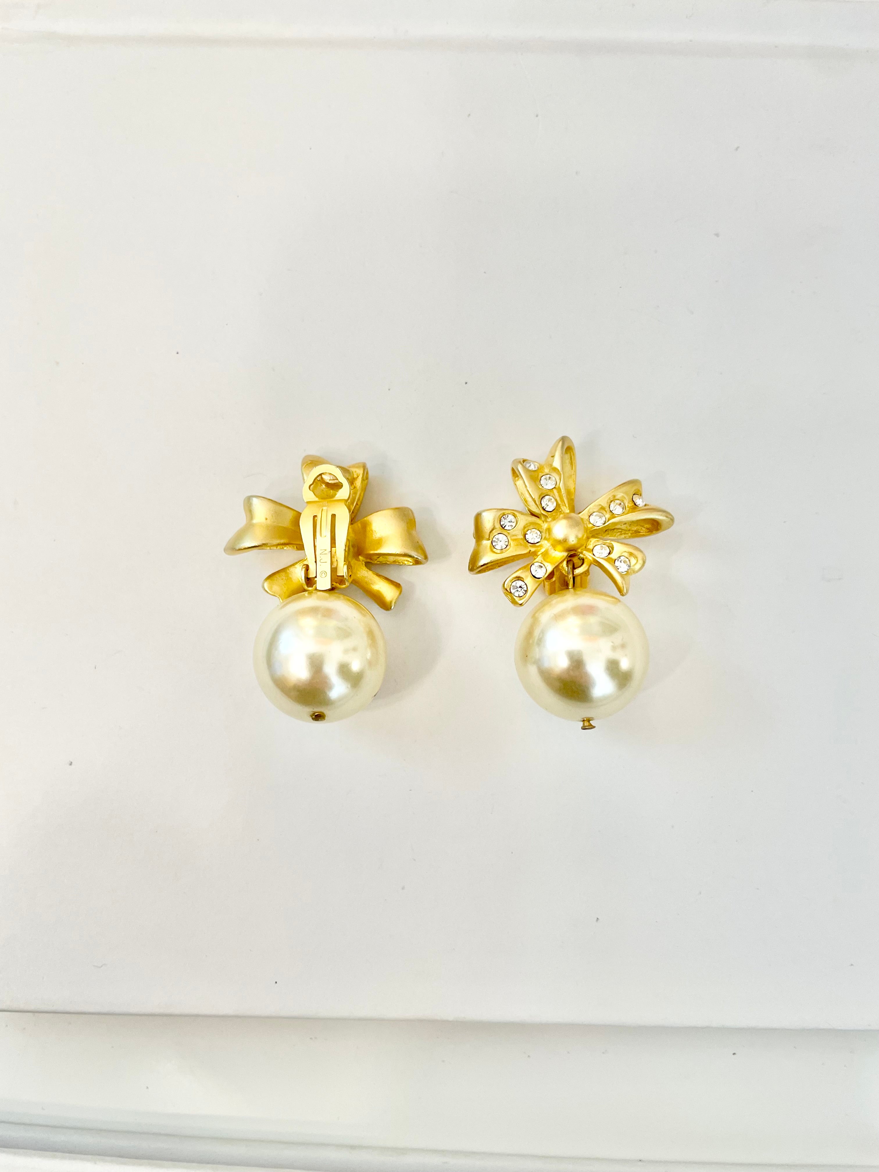 The charming gal loves only pearls! These drop earings are truly divine!!