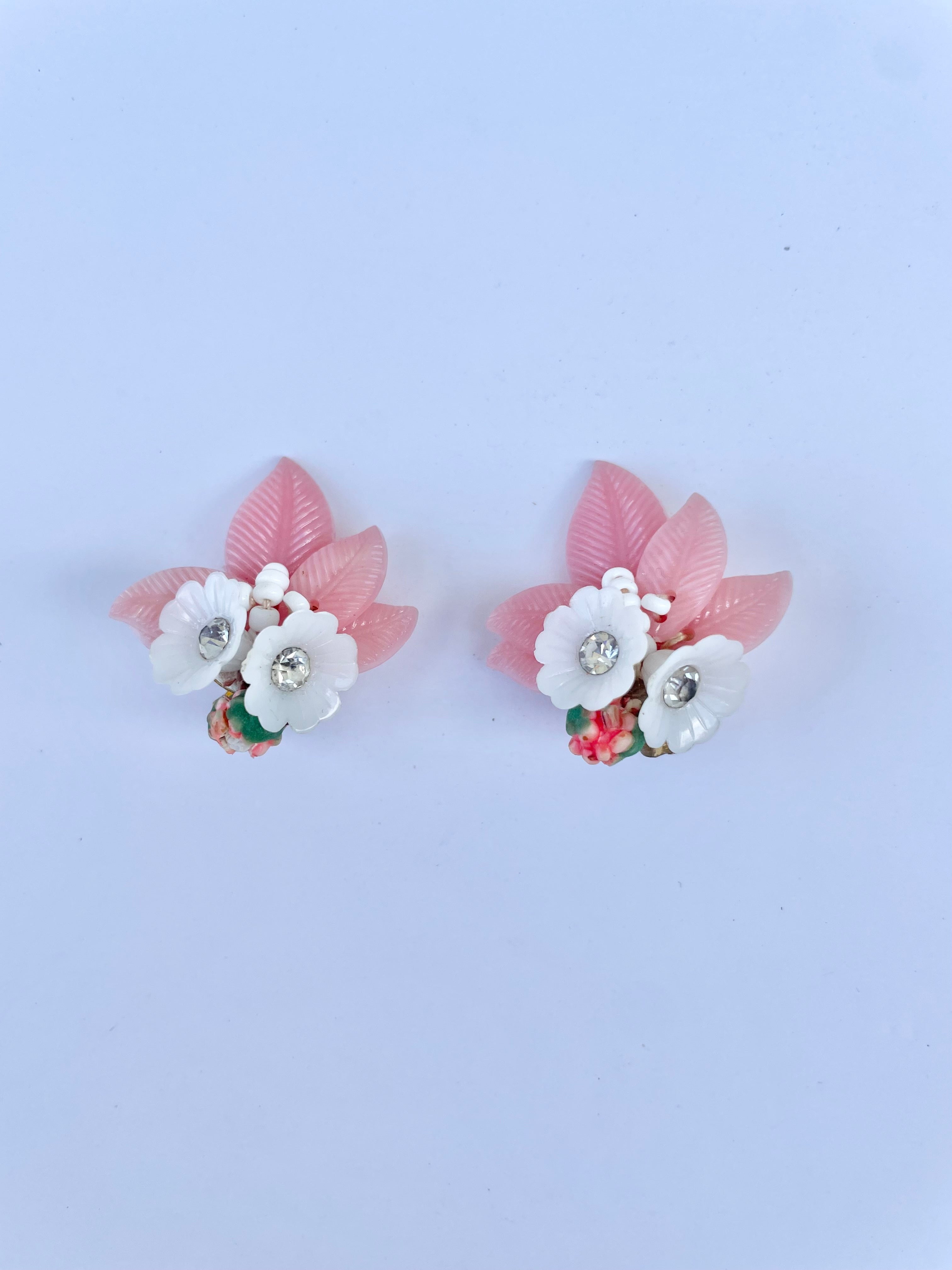 1960's Flirty gal loves a classy flower earrings.... so lovely