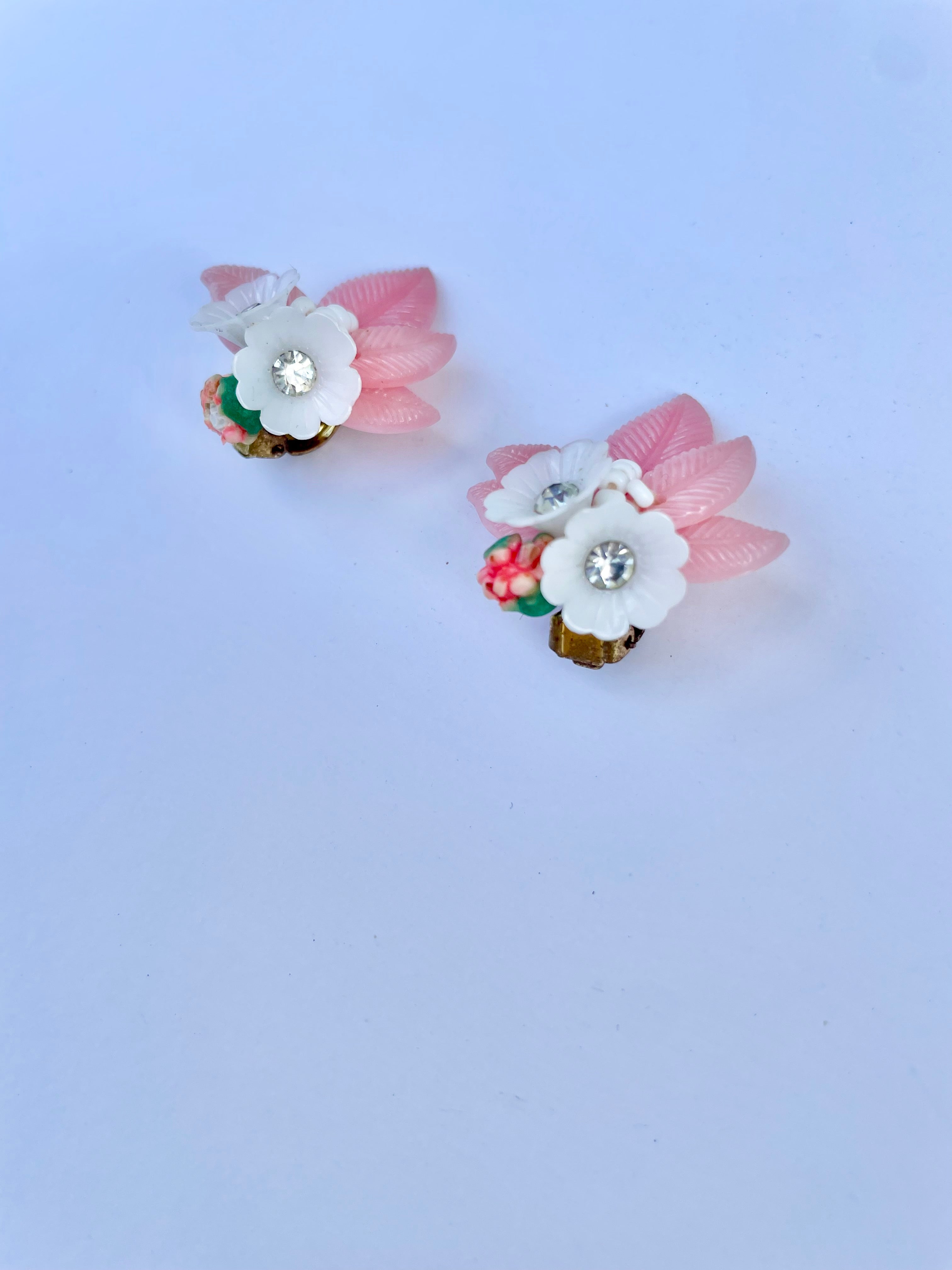 1960's Flirty gal loves a classy flower earrings.... so lovely