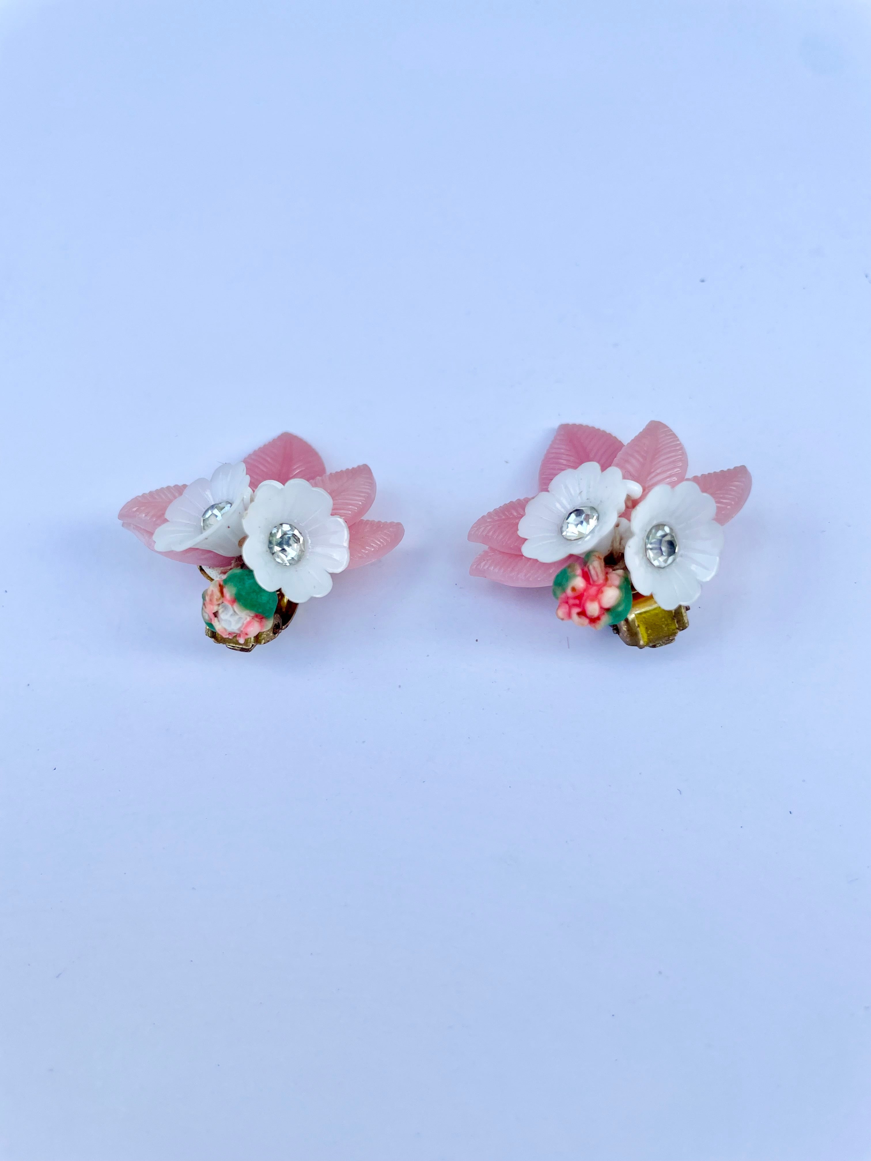 1960's Flirty gal loves a classy flower earrings.... so lovely