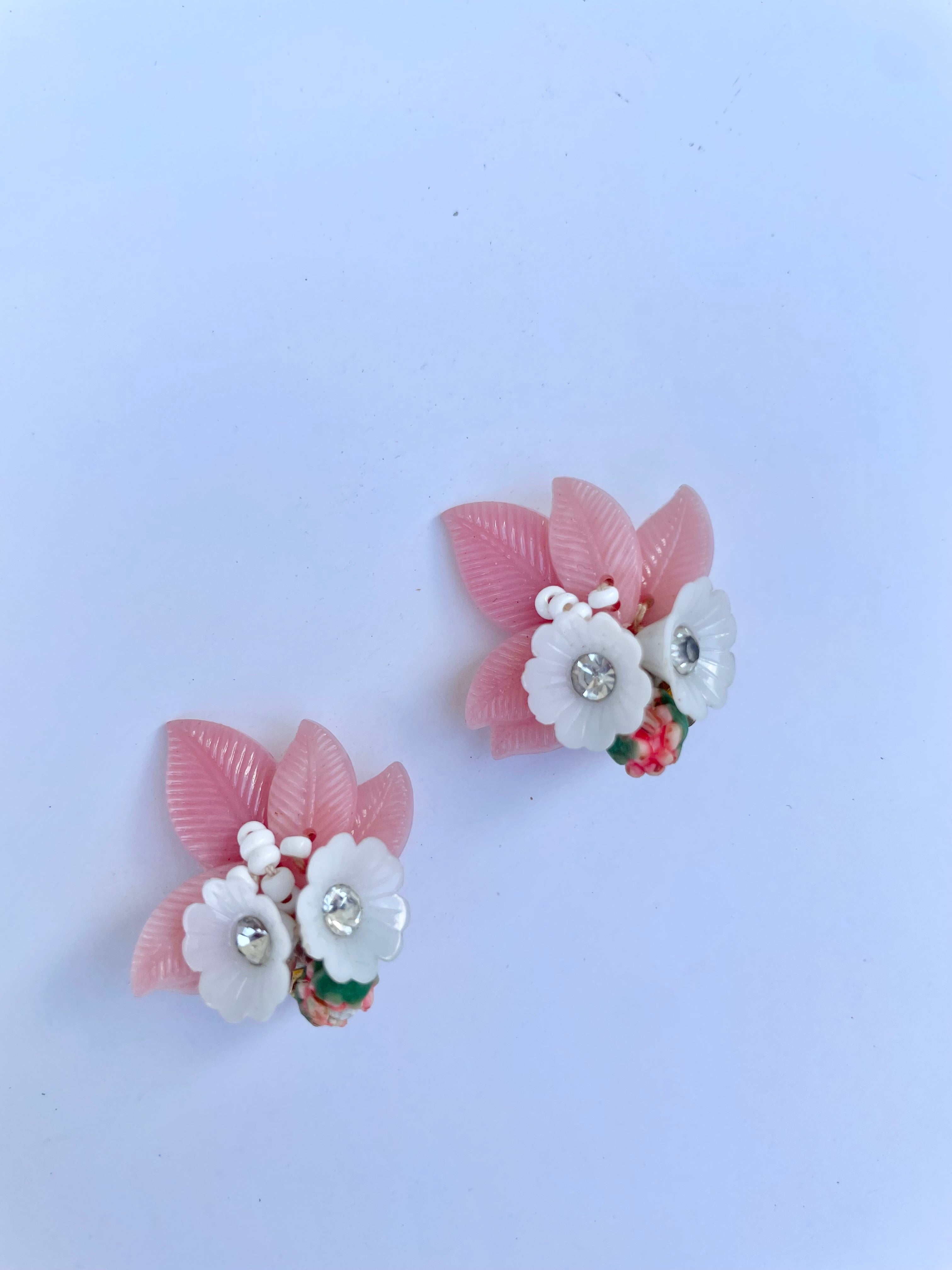 1960's Flirty gal loves a classy flower earrings.... so lovely