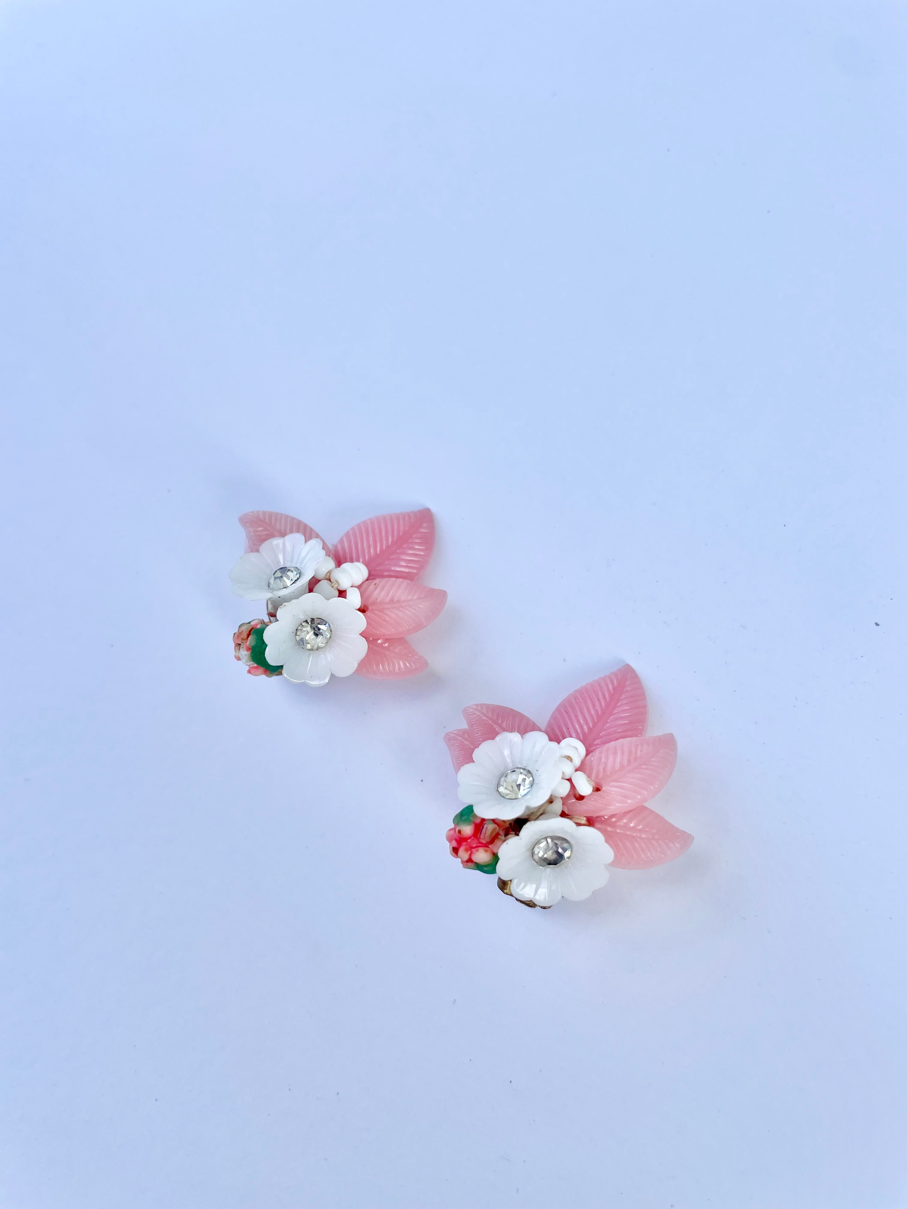 1960's Flirty gal loves a classy flower earrings.... so lovely