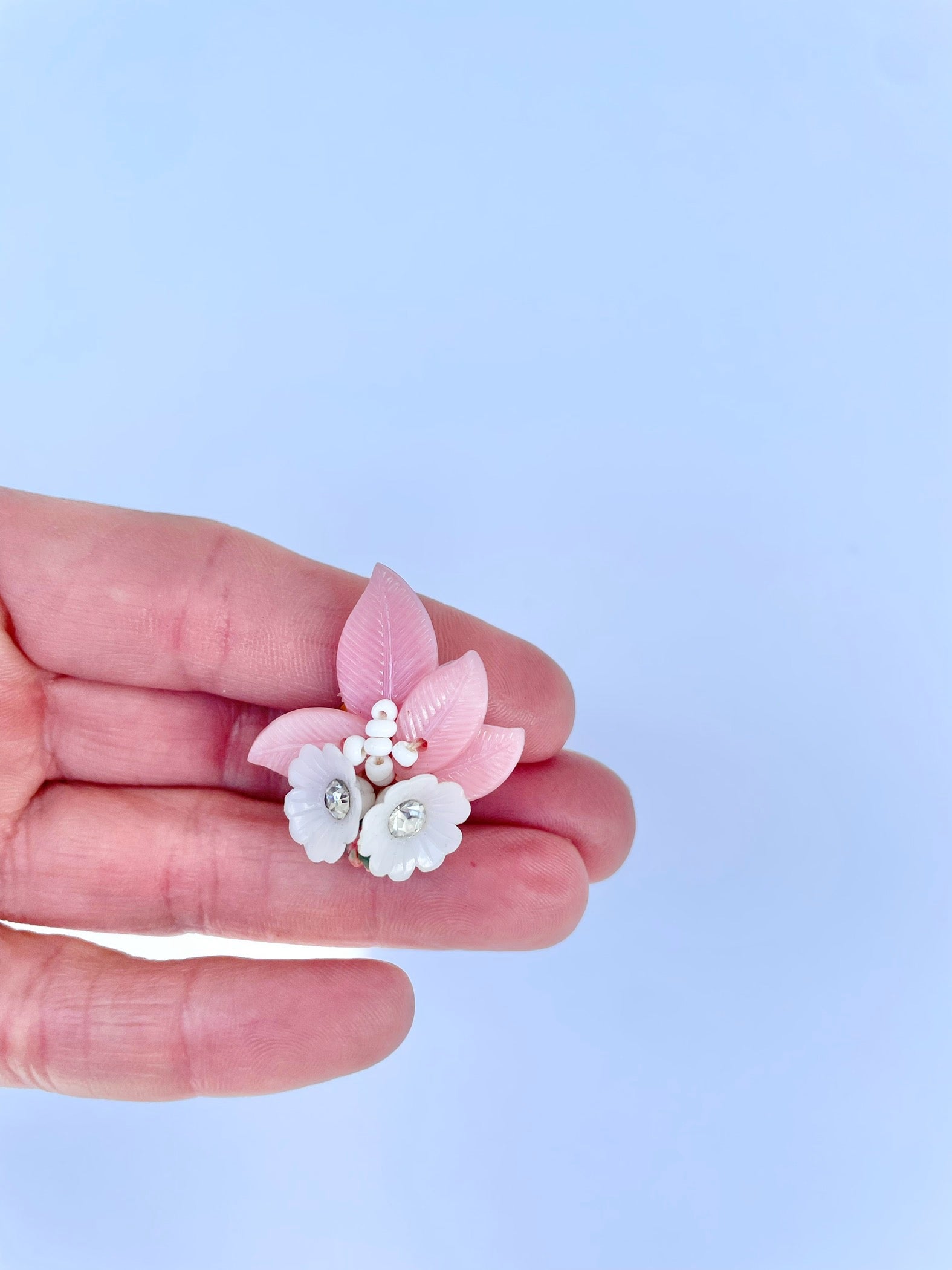 1960's Flirty gal loves a classy flower earrings.... so lovely