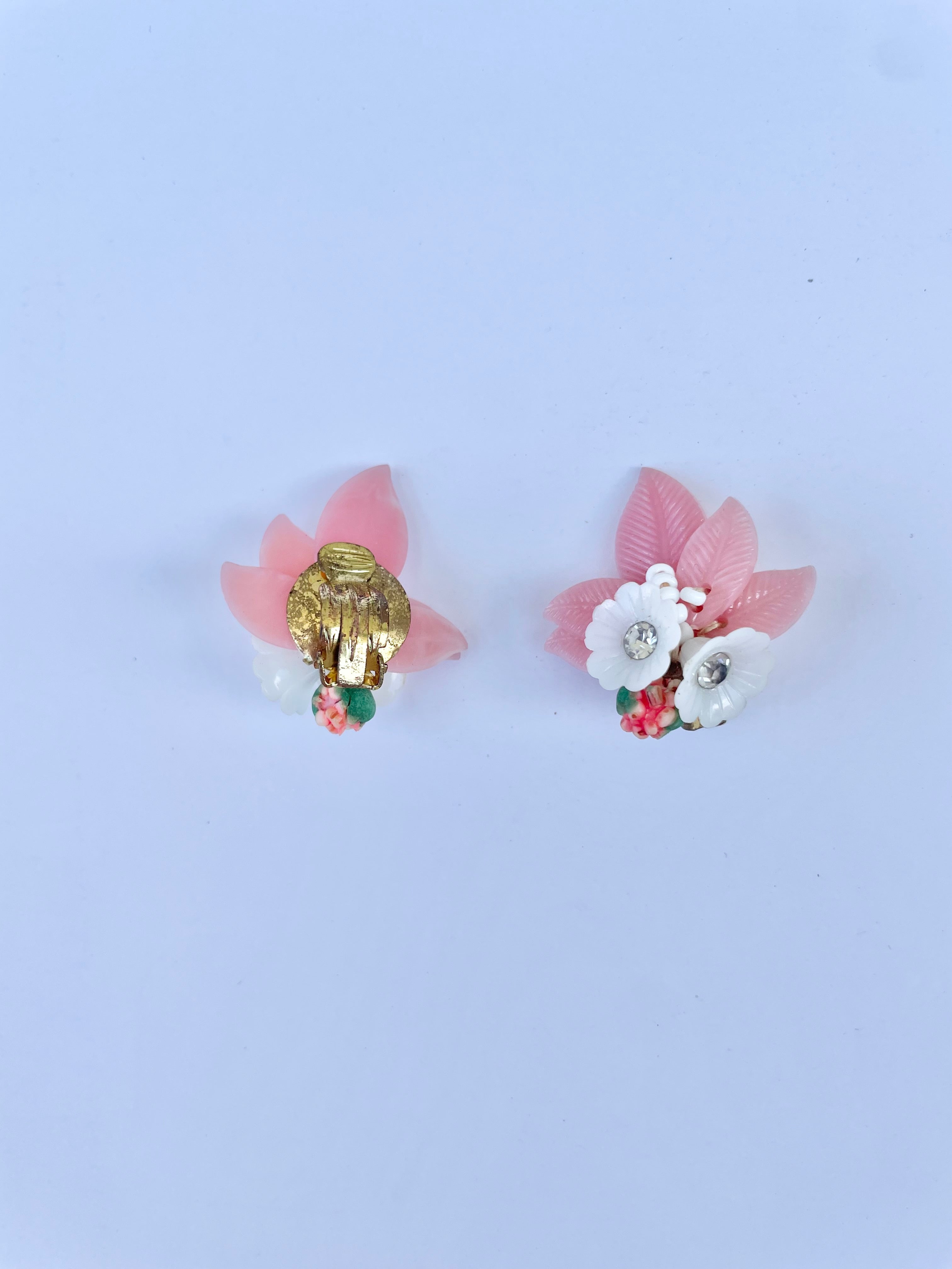 1960's Flirty gal loves a classy flower earrings.... so lovely