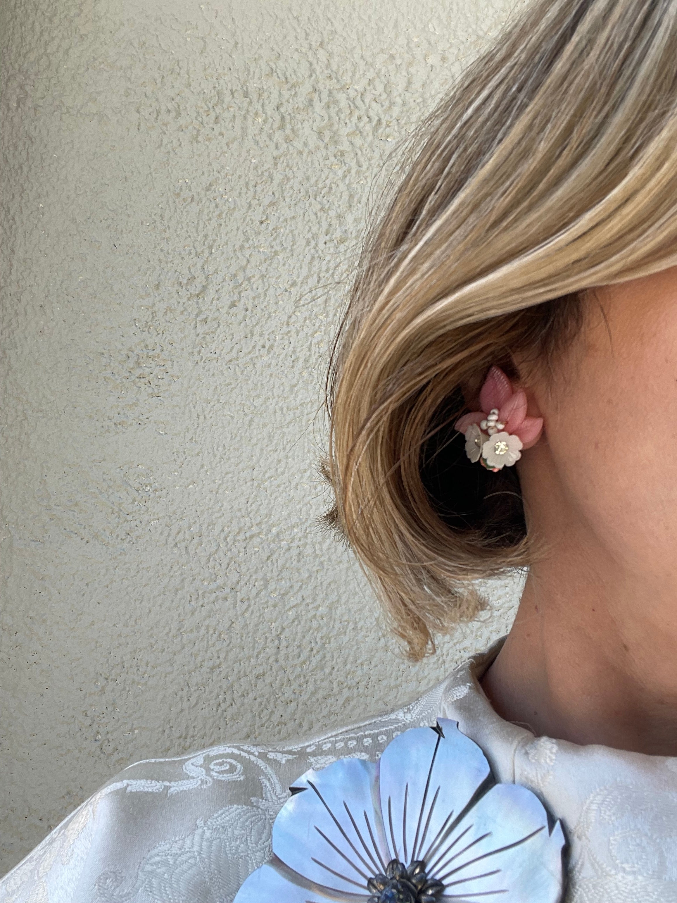 1960's Flirty gal loves a classy flower earrings.... so lovely