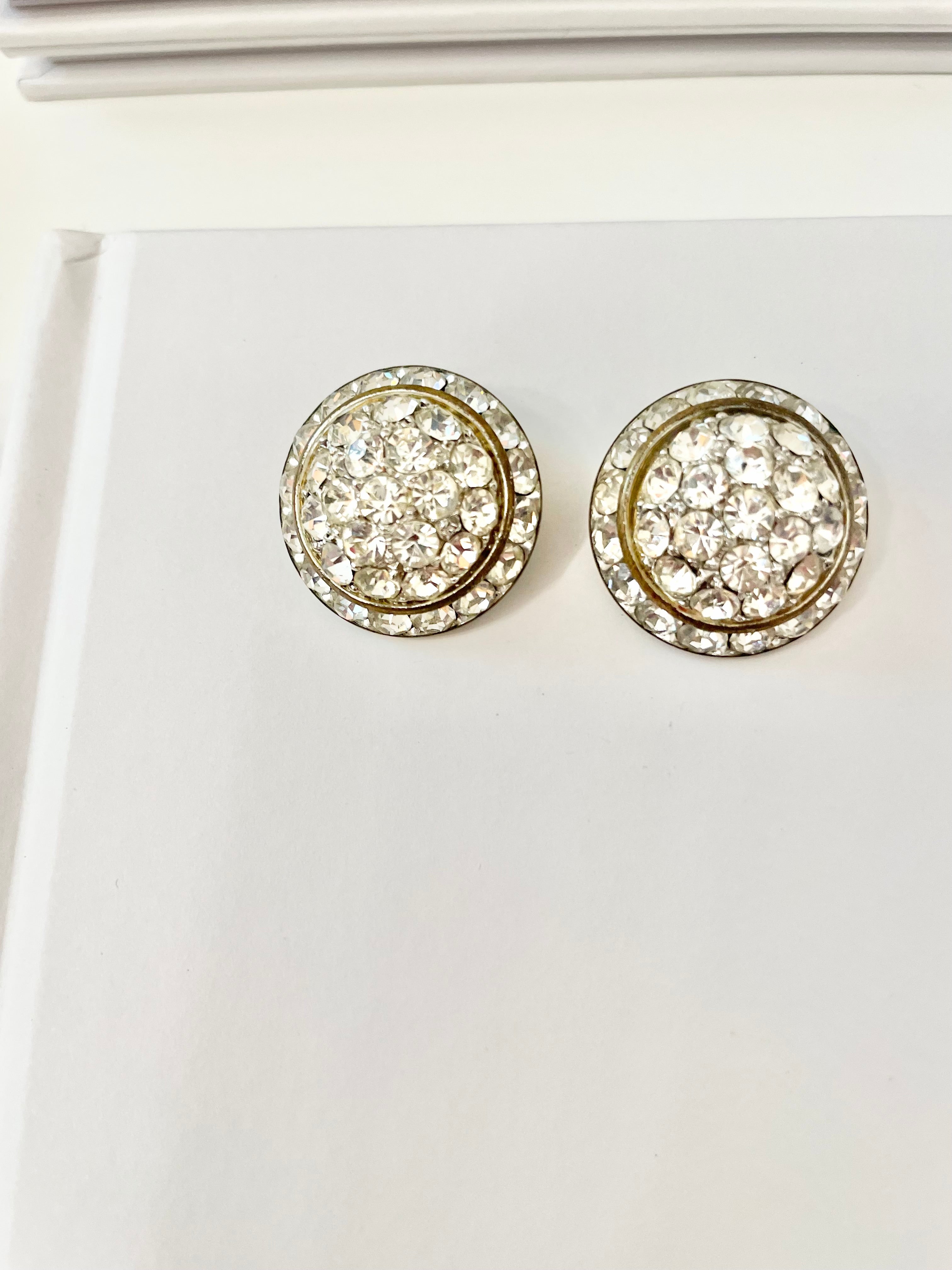 These splendid sparkly 1960's button earrings are truly divine! So perfect..