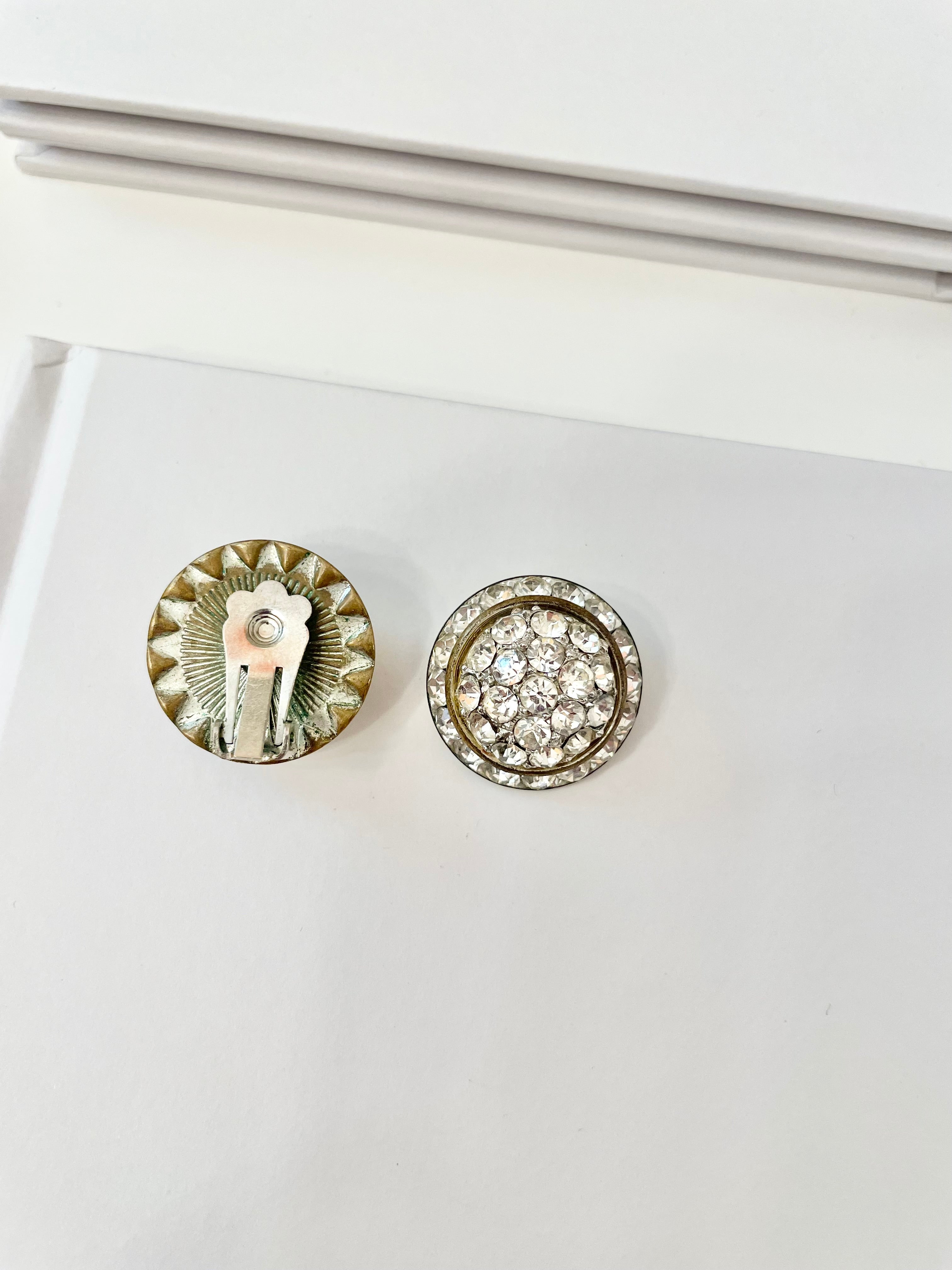 These splendid sparkly 1960's button earrings are truly divine! So perfect..