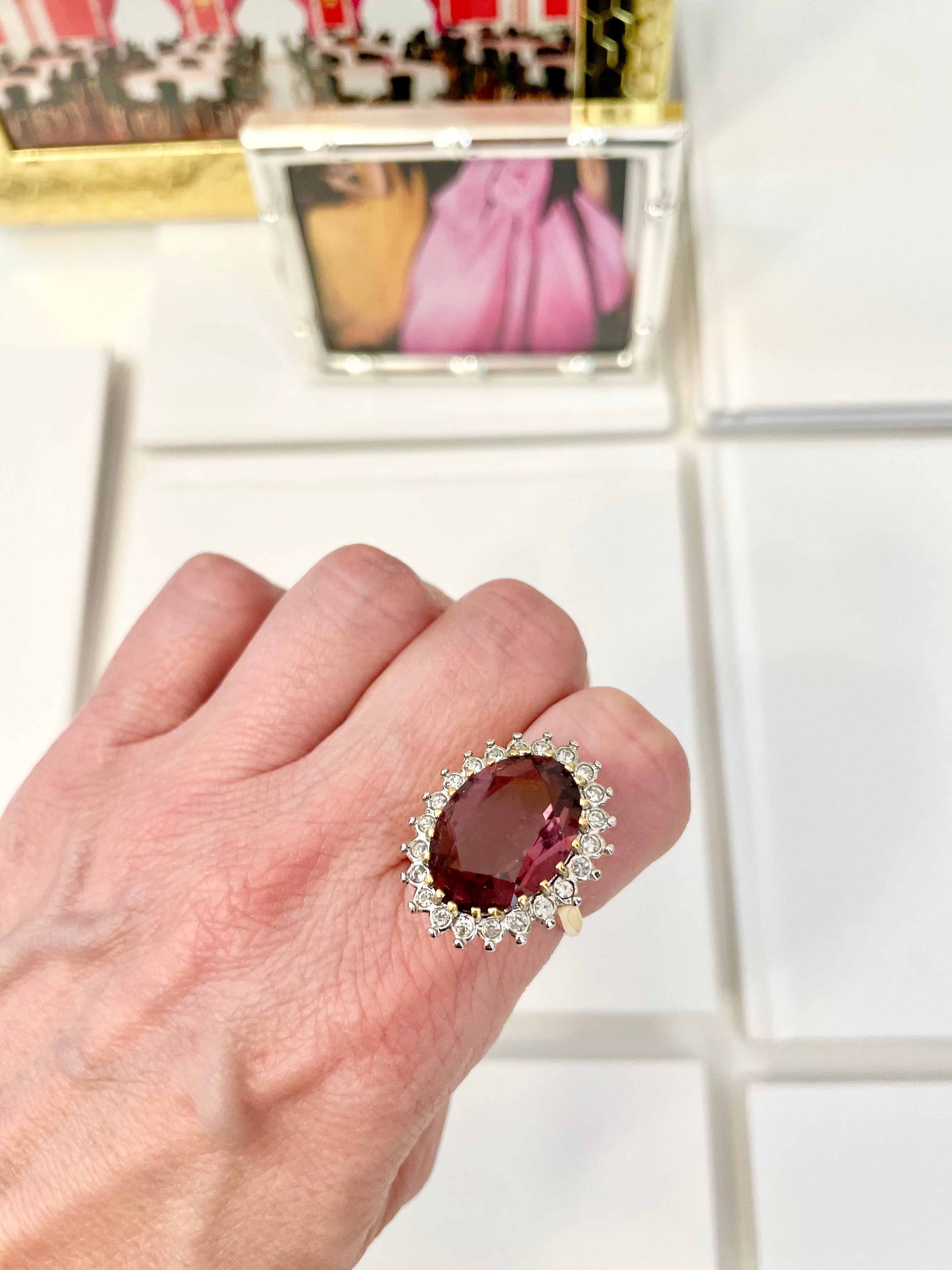 The socialite and her love of cocktail rings.... so chic!