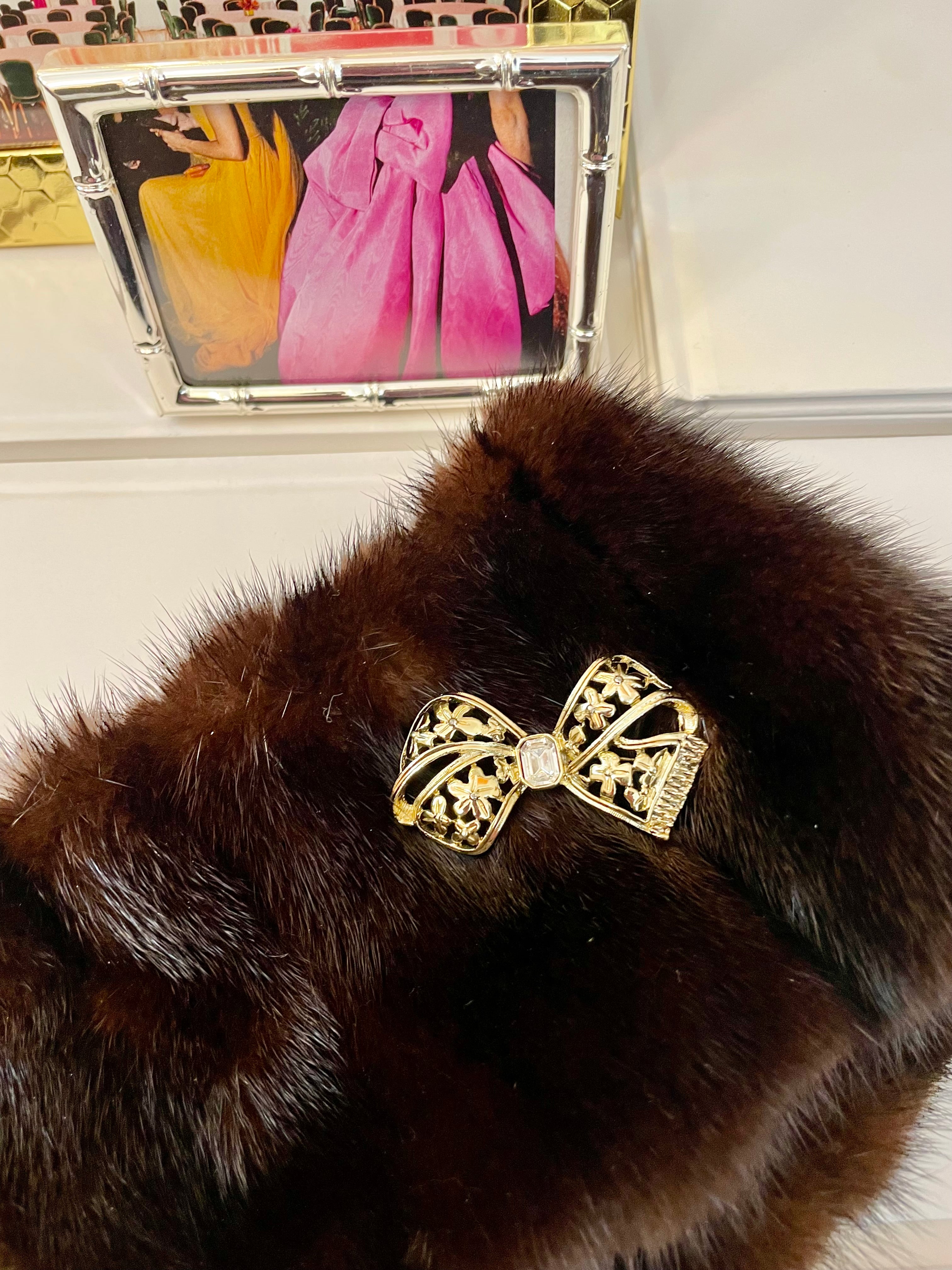 The preppy gals love a classy bow brooch!!